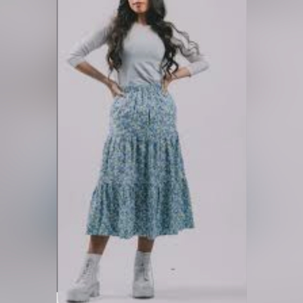 Malka Msjesty Chic Floral Maxi Skirt in Blue - Picture 4 of 6